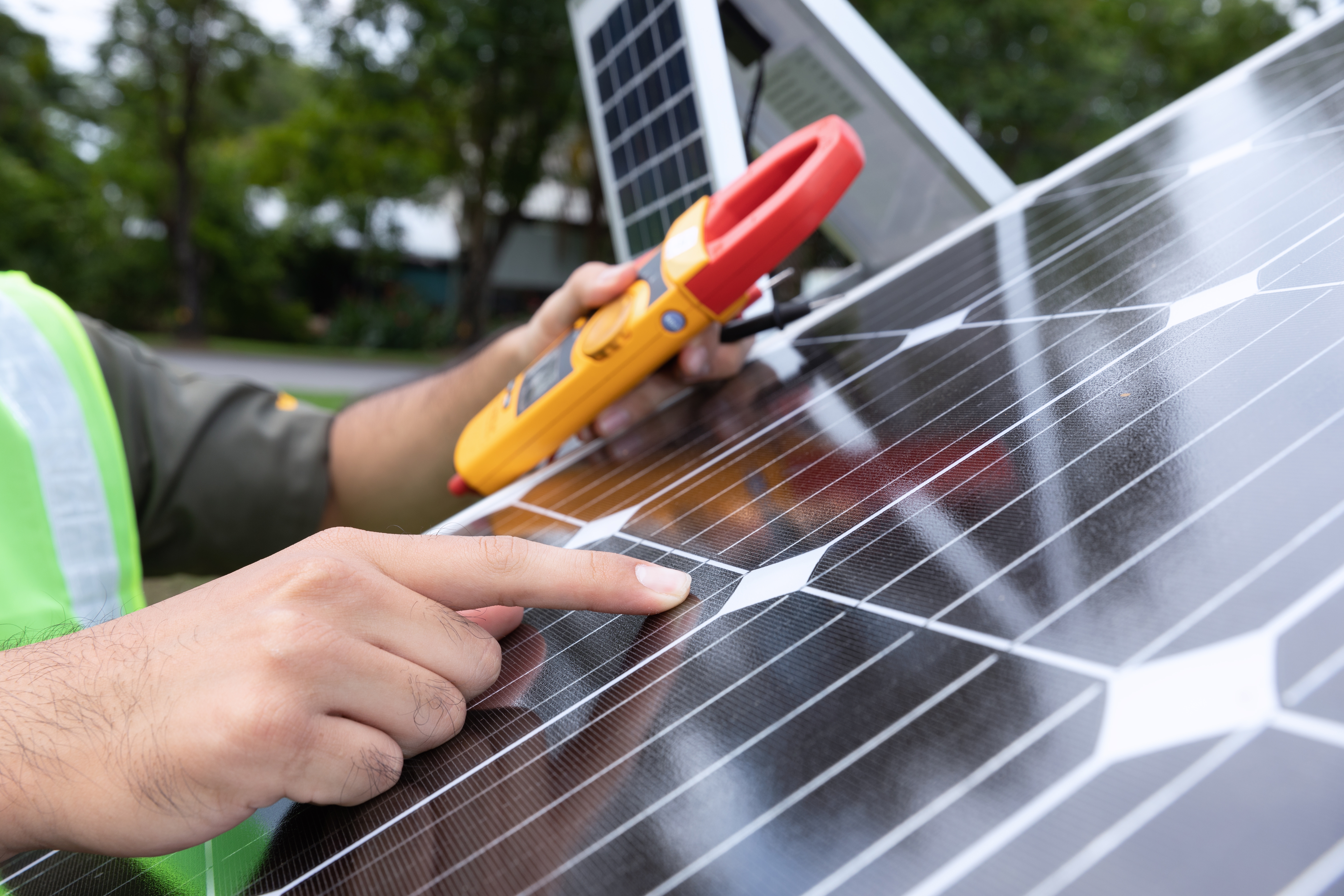 engineer-with-energy-measurement-tool-photovoltaic-2022-11-09-19-02-10-utc.jpg